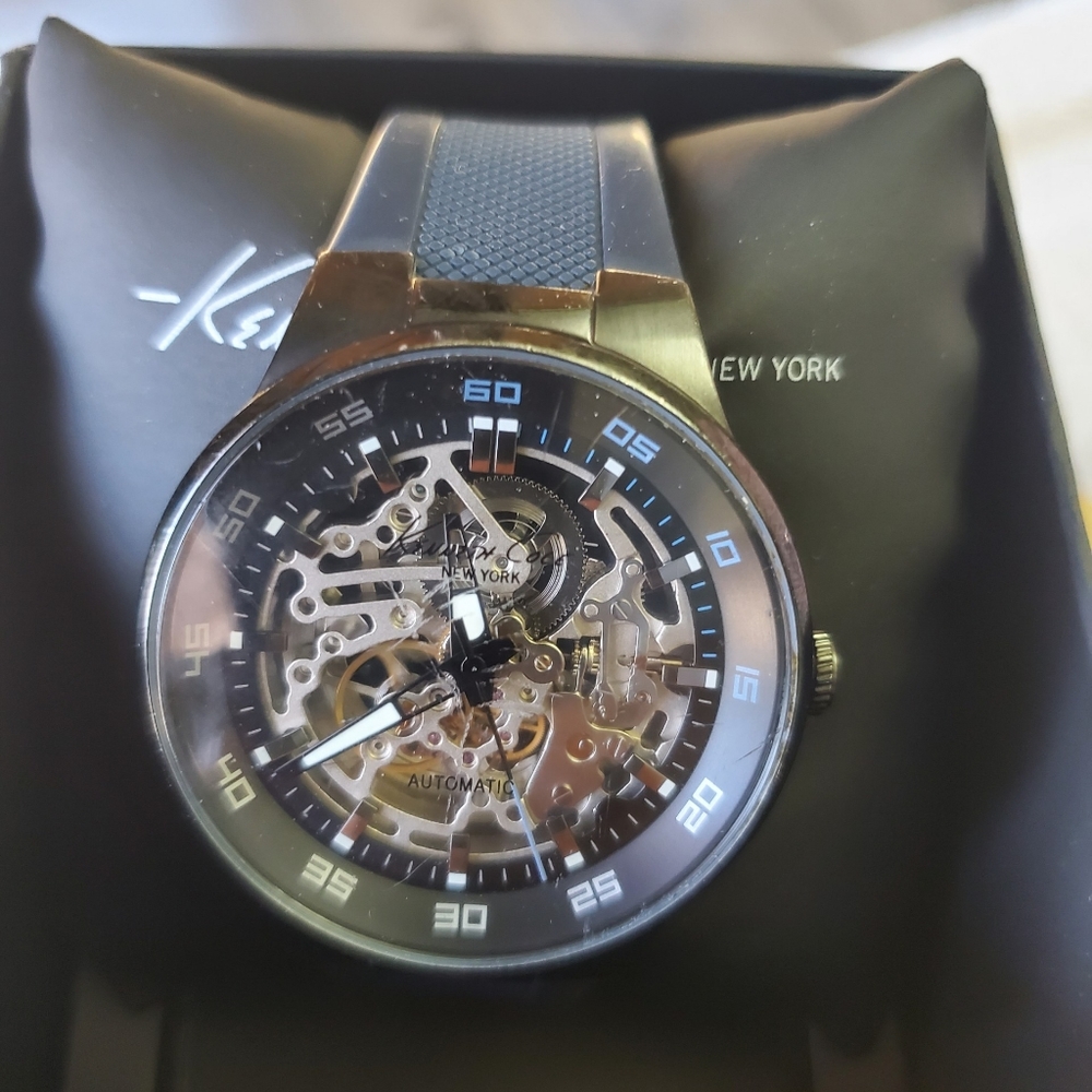 Watch - Picture 2 of 6